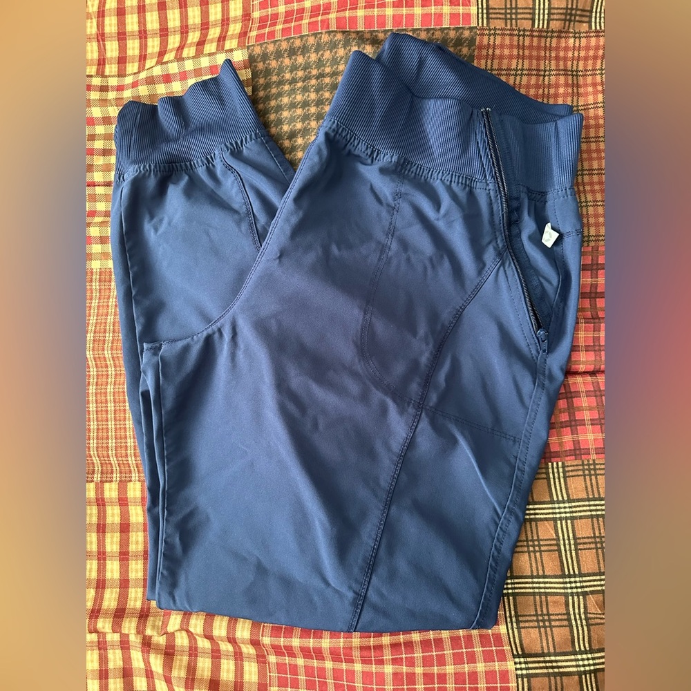 Cherokee infinity jogger scrubs